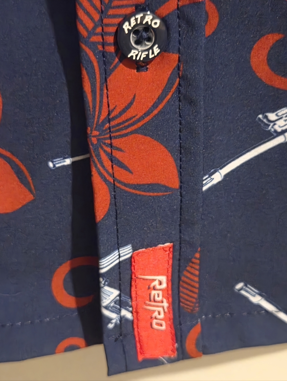 NWOT Retro Rifle Patriotic Hawaiian Shirt Size Large - Red, White, and Blue - Picture 7 of 10